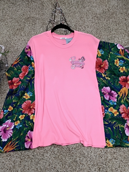 Handmade Tops - 3984 Size XL Women's Pink Graphic Upcycled Short Sleeve Tee